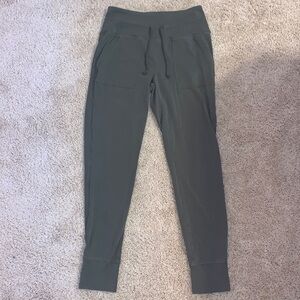 Wild Fable Olive Colored Jogger Leggings with Pockets Small